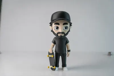 Finished MiniMe figurine holding a skateboard